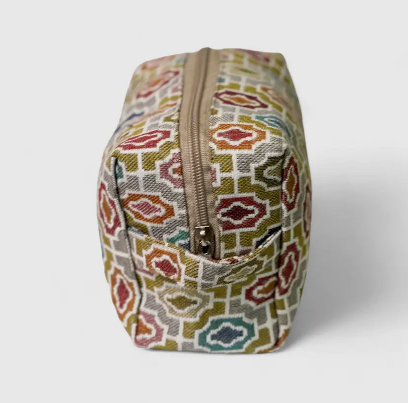 Medium Woven Pattern Toiletry Bag